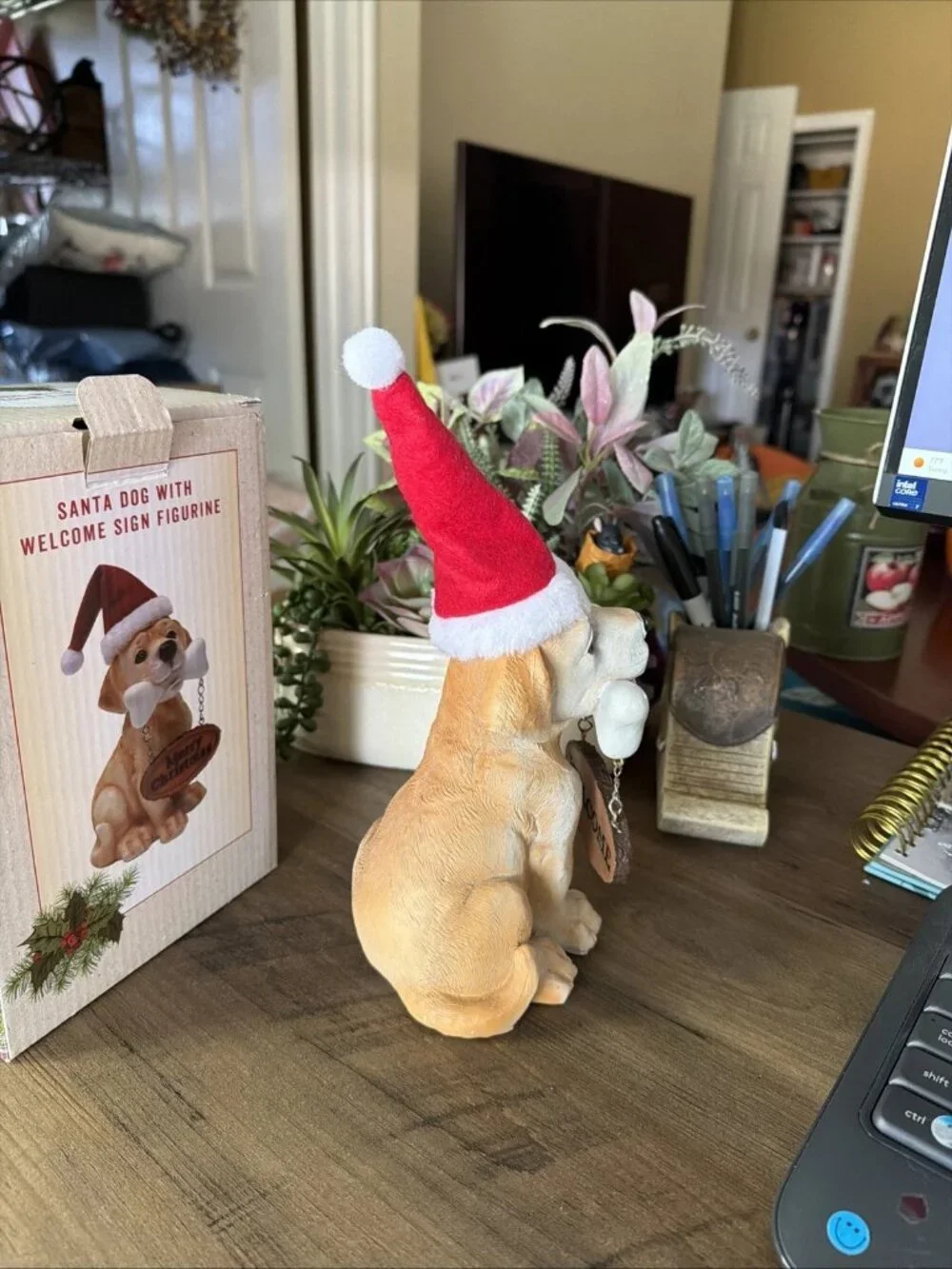 Cracker Barrel Santa Dog With Welcome Sign Figurine - Retired - NEW